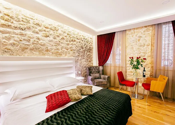 Get Split Luxury Apartment